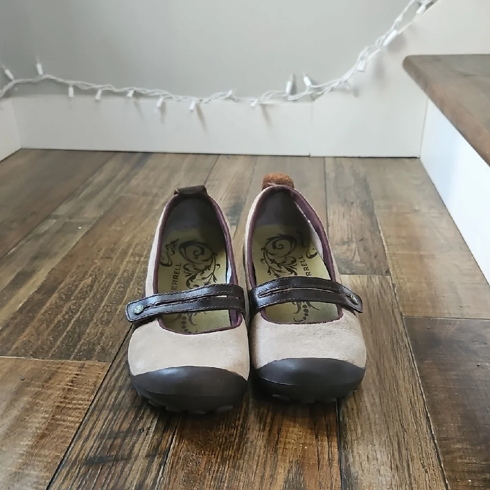 Merrell Brown and Cream Mary Jane Flats‎